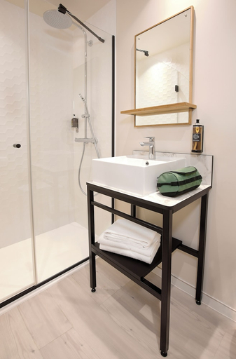 Bathroom 4, Hôtel LIFE Marseille VP Vieux-Port, Bouches-du-Rhône