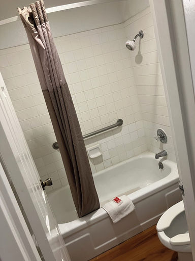 Bathroom 4, Econo Lodge Sonora, Sutton