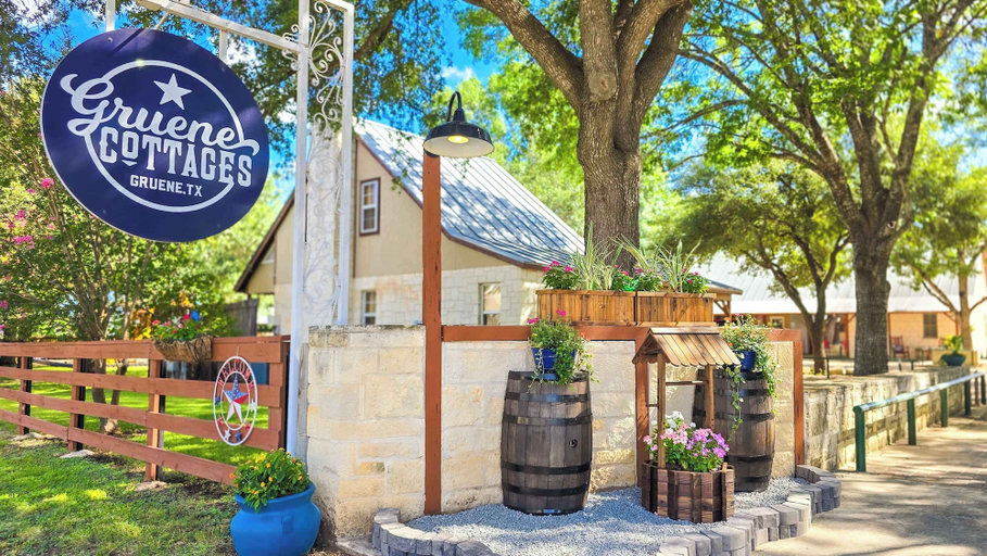 Property grounds 4, Sonora Gruene Cottages Studio, Comal