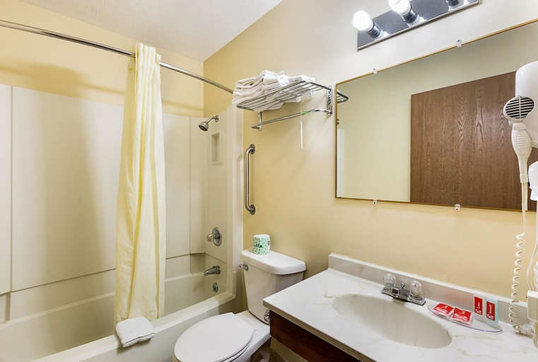 Bathroom, Americas Best Value Inn Beatrice, Gage