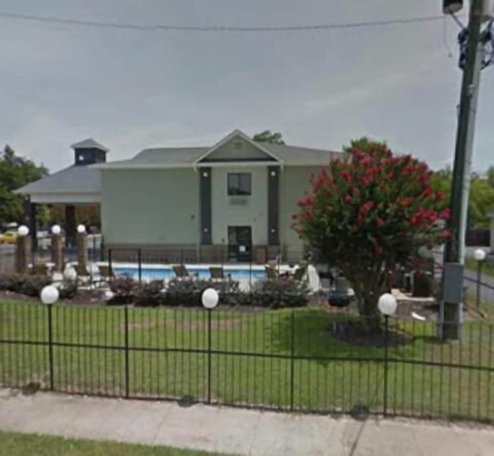 Property Grounds, Econo Lodge, Burke