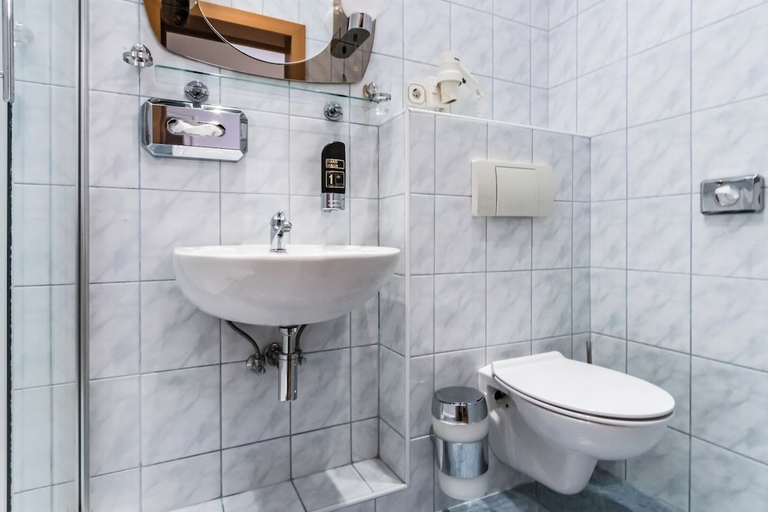 Bathroom 3, Hotel Corvinus, Wien