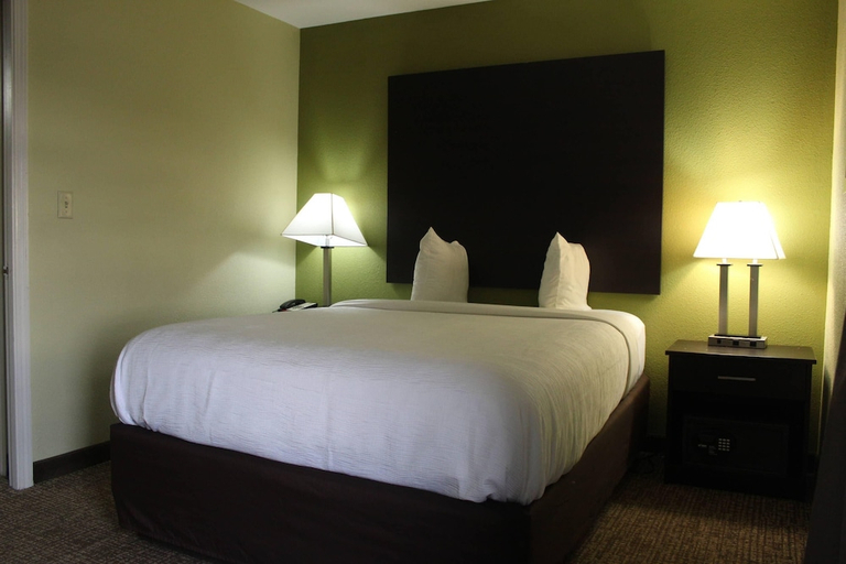 Bedroom 2, Quality Inn & Suites University Area, Delaware