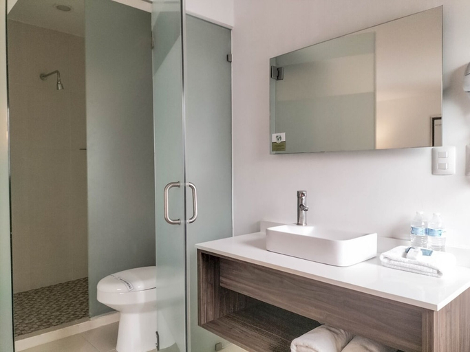 Bathroom 3, El Hotel Business Class – Zamora Centro, Zamora