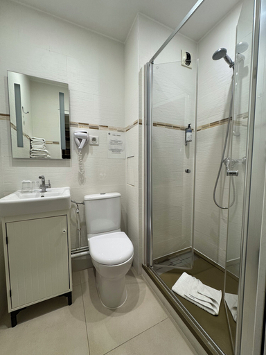 Bathroom 4, Amiral, Paris