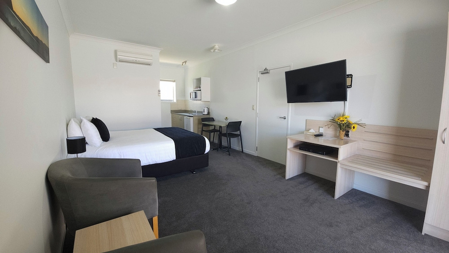 Bedroom 2, Sierra Motel, Waitaki