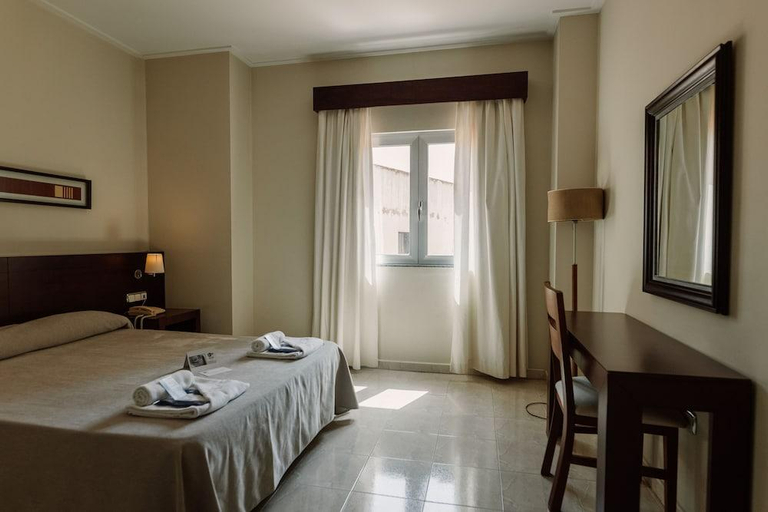 Bedroom 3, Hotel Traina, Murcia