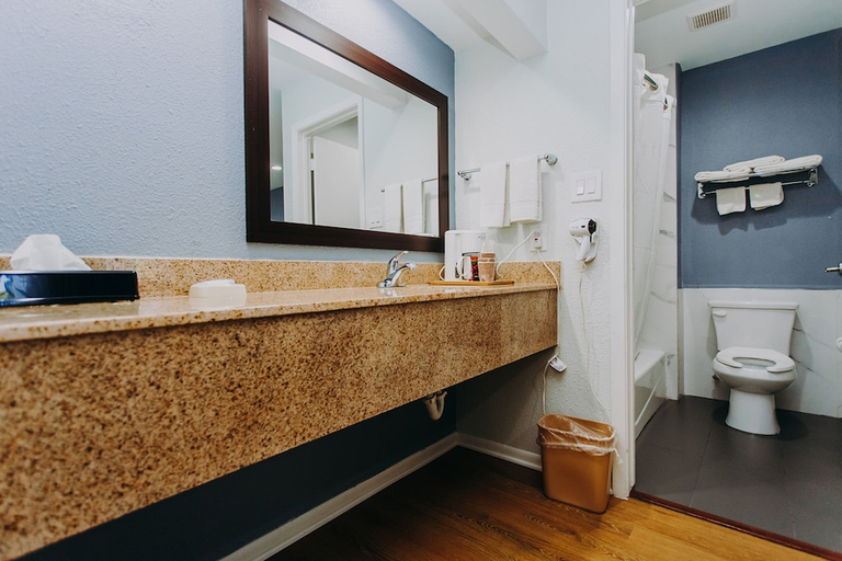 Bathroom 4, Scottish Inns and Suites - Near Kemah Boardwalk, Galveston
