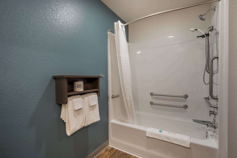 Bathroom 5, Woodspring Suites Milwaukee - Menomonee Falls, Milwaukee