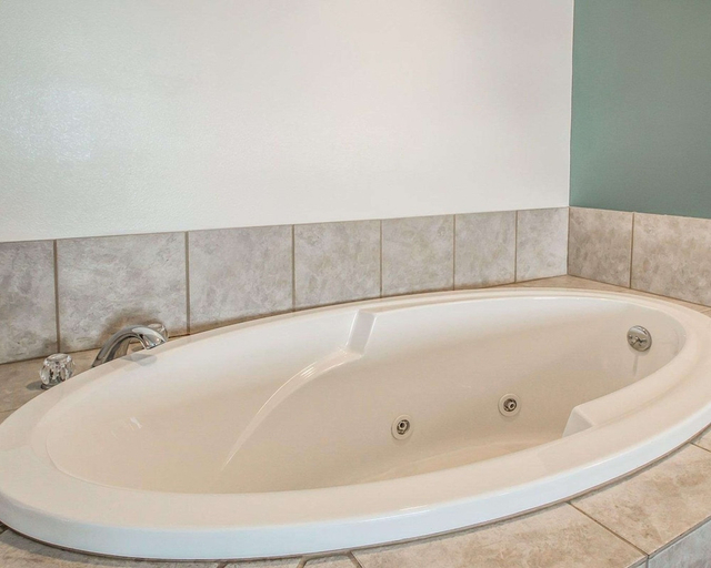 Bathroom 4, Sleep Inn & Suites Mount Vernon, Linn