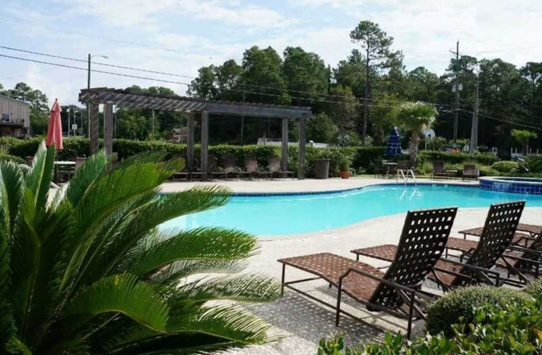 Pool 4, Slip Away at Harbor Landing, Jackson