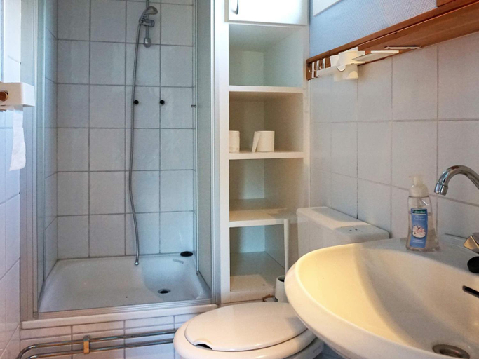 Bathroom 3, person holiday home in HALLEVADSHOLM-By Traum, Munkedal