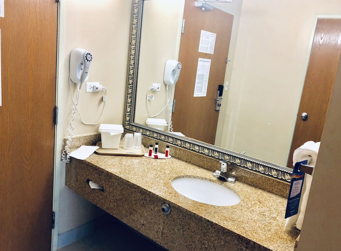 Bathroom 4, Baymont by Wyndham Gurnee, Lake