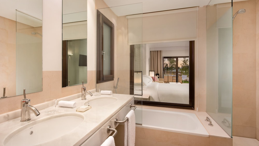 Bathroom, Ona Hacienda del Alamo Golf Resort, Murcia