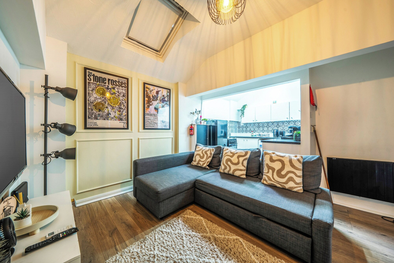Living area 2, Luxury Apartment6 - City Centre Manchester, Manchester