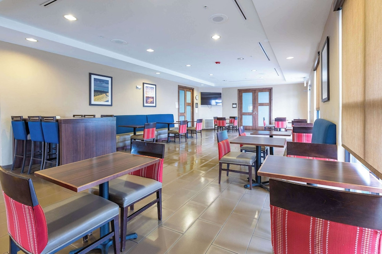 Food & Drinks 5, Comfort Suites Denver near Anschutz Medical Campus, Adams