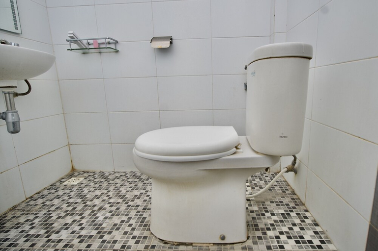 Bathroom 4, Ndalem Padma Guesthouse, Sleman