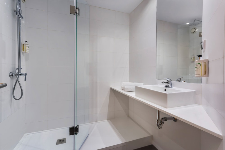 Bathroom 4, B&B Madrid Aeropuerto T1 T2 T3, Madrid
