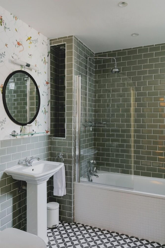 Bathroom 4, The Queens Hotel, Portsmouth