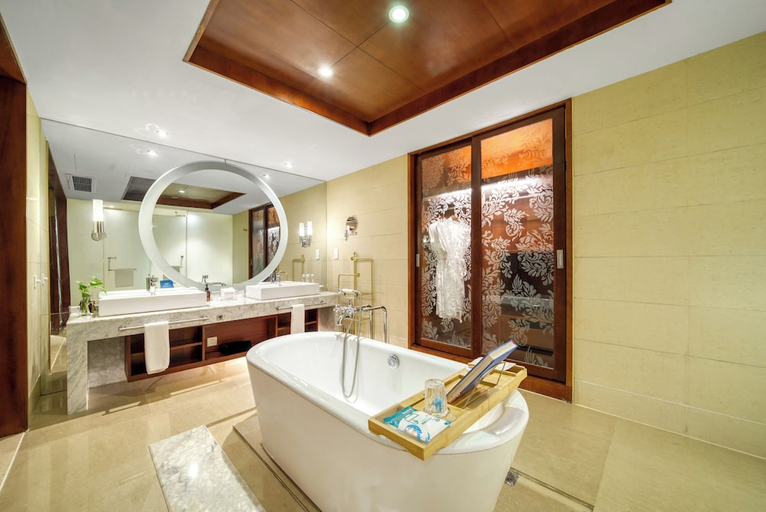 Bathroom, Ma'anshan Haiwaihai Hotel, Ma'anshan