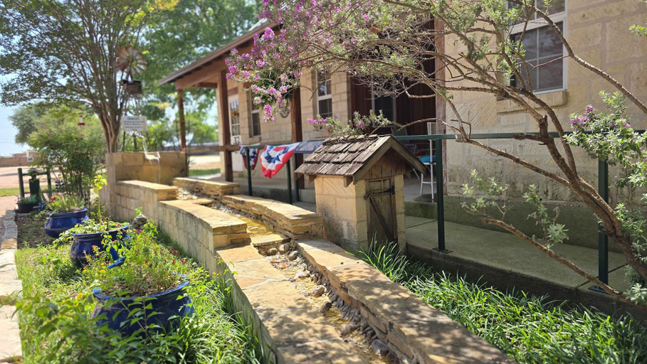 Property grounds 4, Stonewall Gruene Cottages, Comal