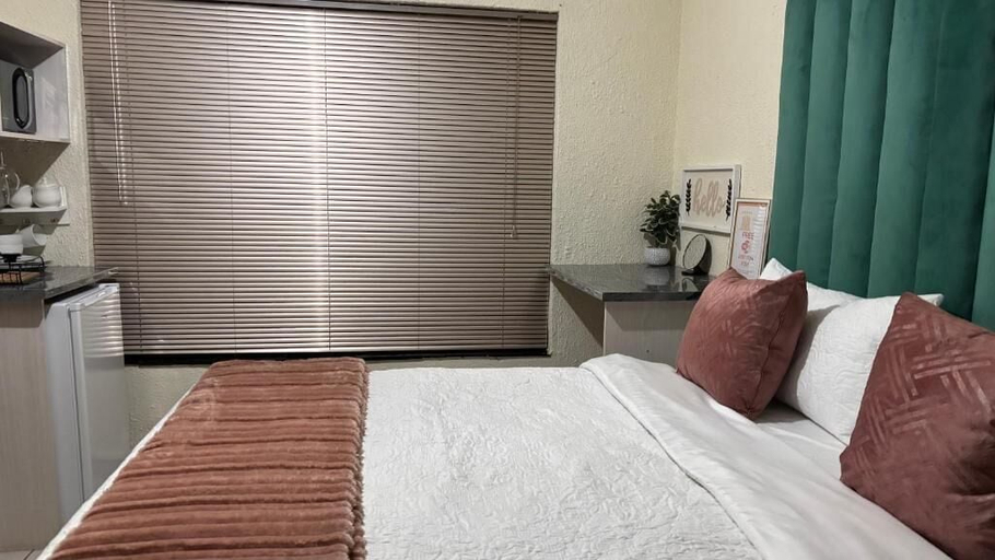 Room 3, Aneiwa Airport Lodge, Ekurhuleni