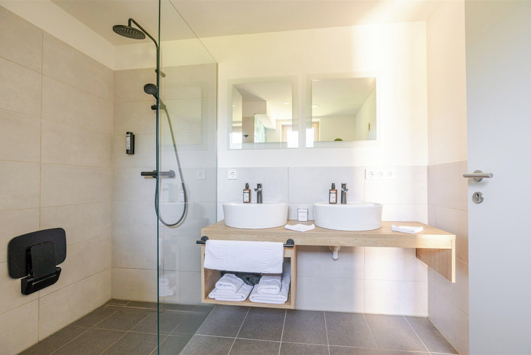 Bathroom 3, Hotel Ottenstein - Das Wohlfühlhotel, Krems an der Donau Land