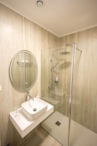 Bathroom, Casa da Tia Clementina, Santana