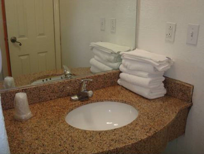 Bathroom 3, Travel Inn Downtown LA, Los Angeles