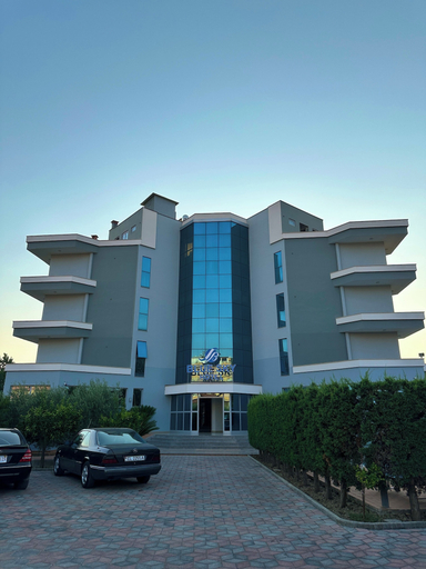 Exterior 4, Blue Sky, Kavajës