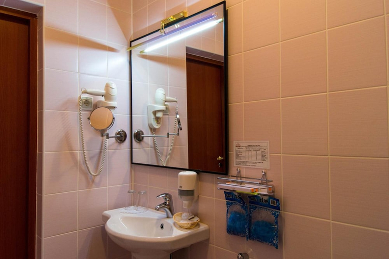 Bathroom 3, Voyage, Vysokogorskiy rayon