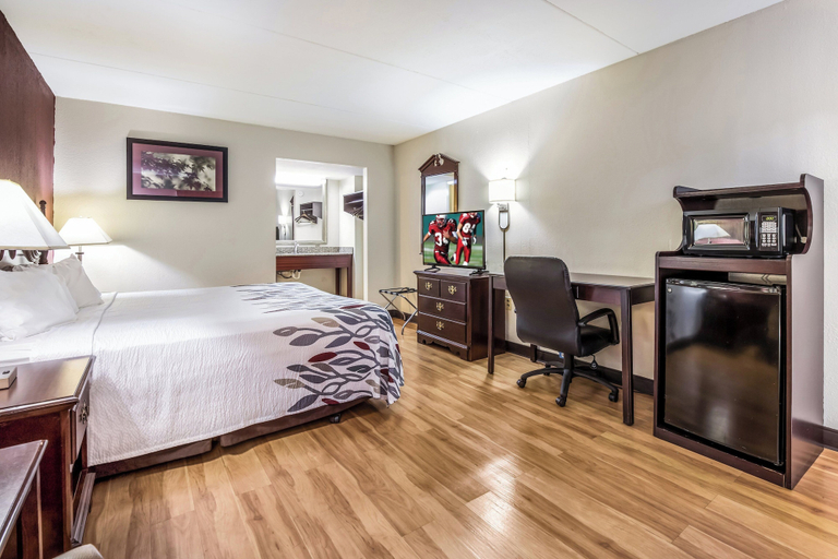 Bedroom 3, Red Roof Inn Caryville, Campbell