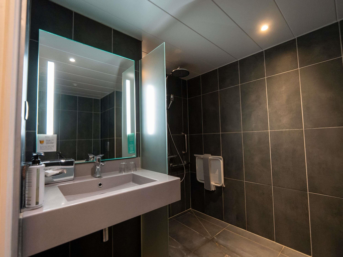 Bathroom 5, Novotel Thalassa Le Touquet Hotel, Pas-de-Calais