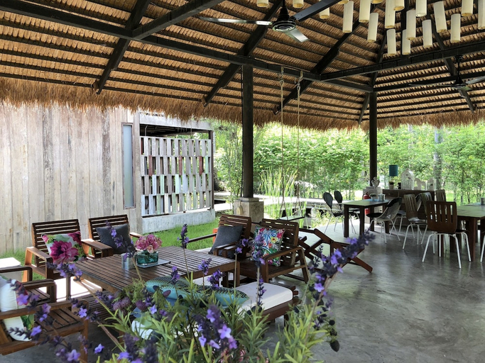 Food & Drinks, ChababaanCham Resort, Amphawa