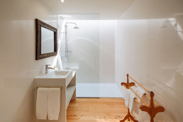 Bathroom 3, Quinta da Bouça d'Arques, Viana do Castelo
