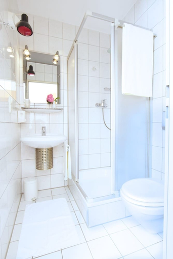 Bathroom 5, Hotel Reinhardtshof Garni, Esslingen