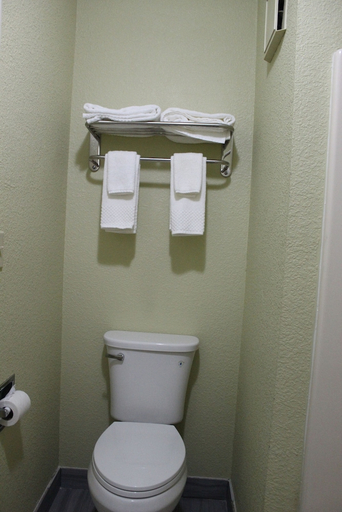 Bathroom 3, Quality Inn & Suites University Area, Delaware