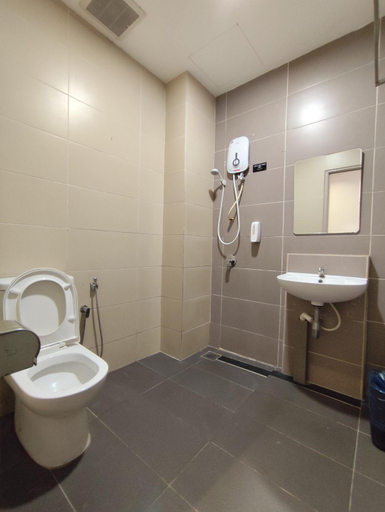 Bathroom 4, Hotel Golden View Nilai, Seremban