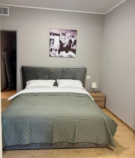 Room 4, Casa Magenta Apartment 5, Verona