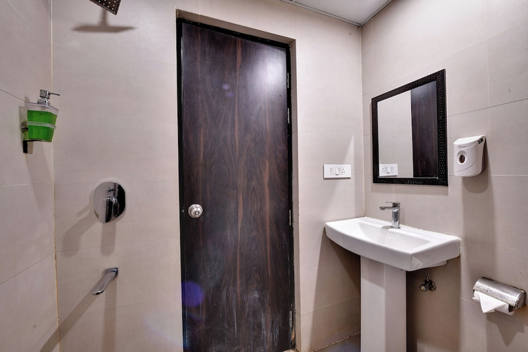 Bathroom 4, RNB Select Hotel Walk in Lucknow, Lucknow