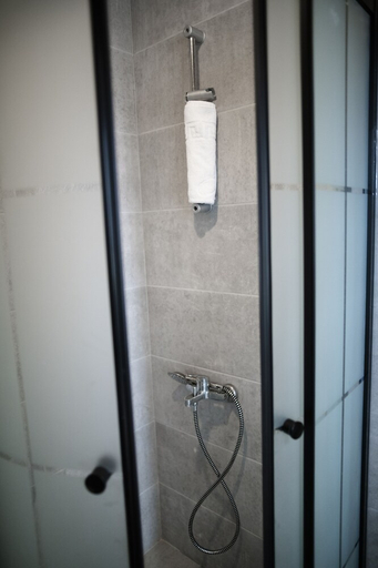 Bathroom 5, Otelizm, Karşıyaka
