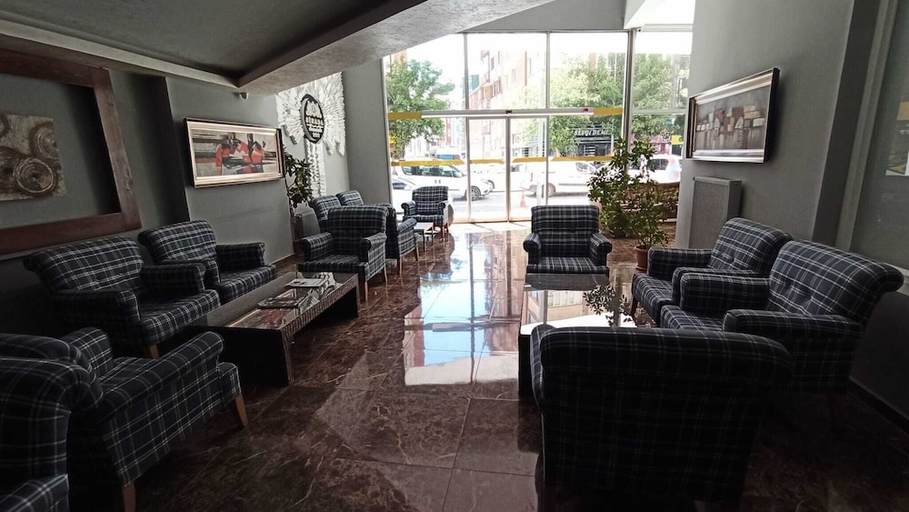 Others 5, Sinada Otel, Merkez