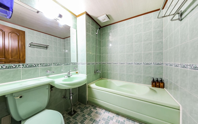 Bathroom, Mokpo Haevichi, Muan