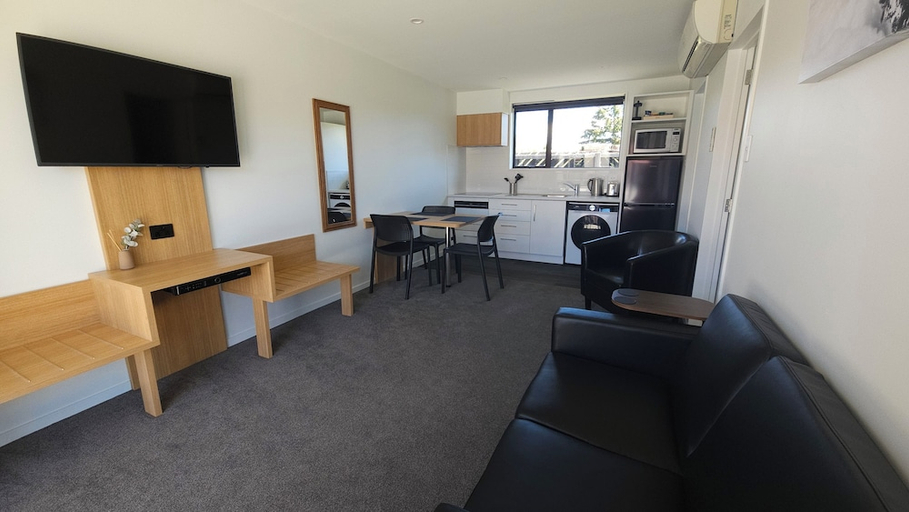 Others 5, Sierra Motel, Waitaki
