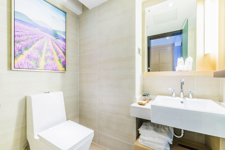 Bathroom 4, Lavande Hotels Zhanjiang Xuwen Tianrunhui, Zhanjiang