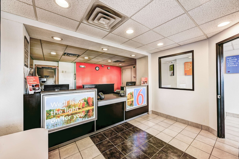 Public Area 2, Motel 6 Niantic, CT - New London, New London