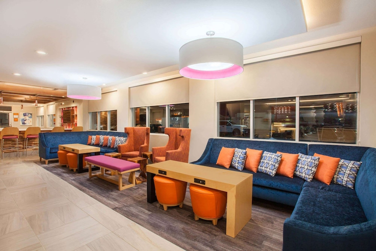 Public Area, La Quinta Inn & Suites by Wyndham Madera, Madera