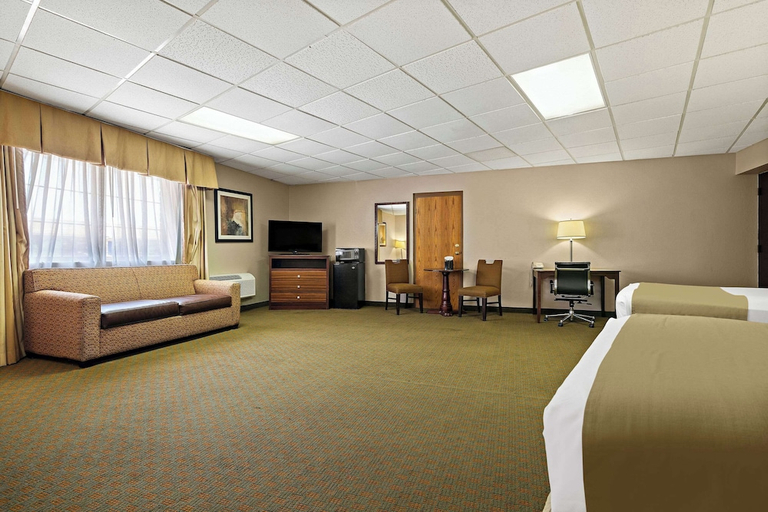Bedroom 3, Rodeway Inn McPherson East, McPherson