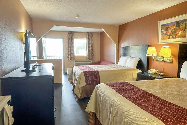 Bedroom 3, Garden Inn & Suites, Floyd