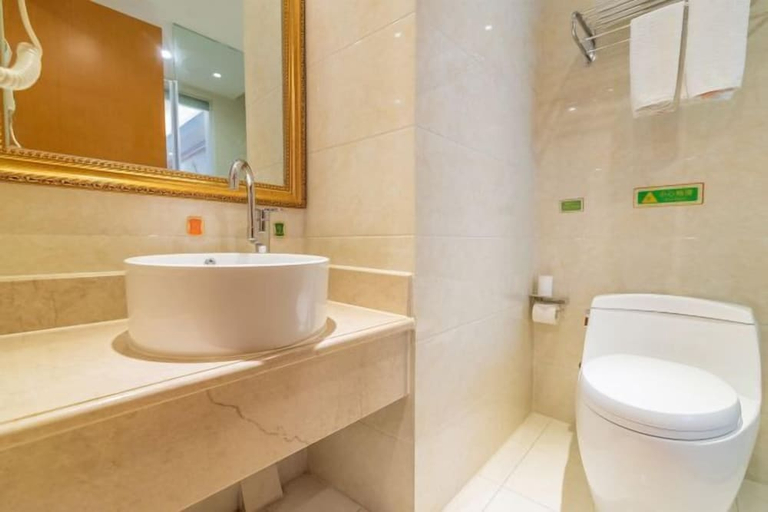 Bathroom 3, Vienna Hotel (Jingzhou Jianli Jiangcheng Branch), Jingzhou